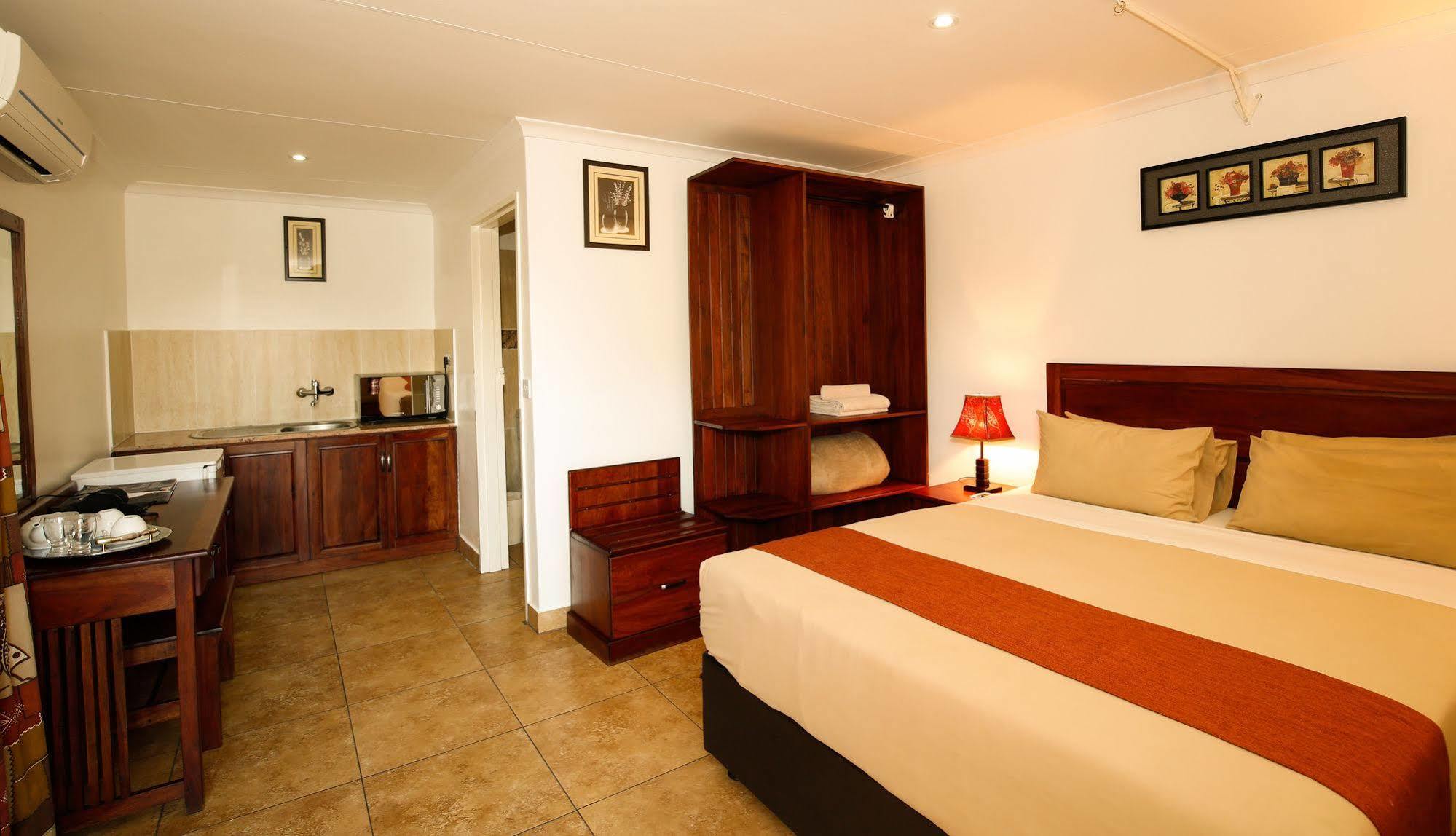 Mokoro Lodge Maun Exteriör bild