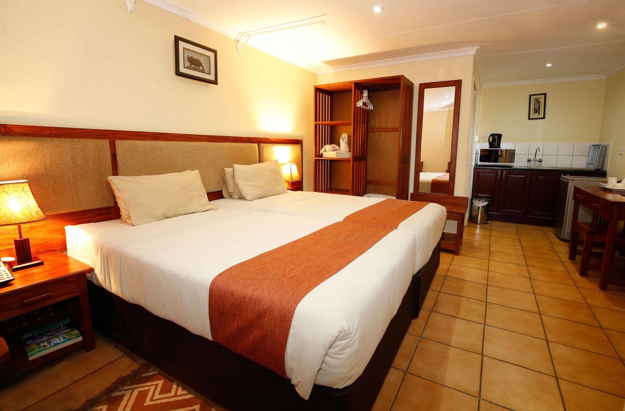 Mokoro Lodge Maun Exteriör bild